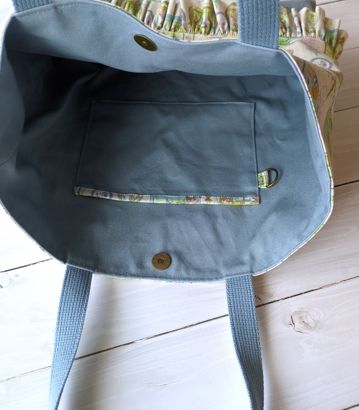 ユキエモン☆フリル付きお散歩トートバッグ（大きめ・ムービースタジオ  