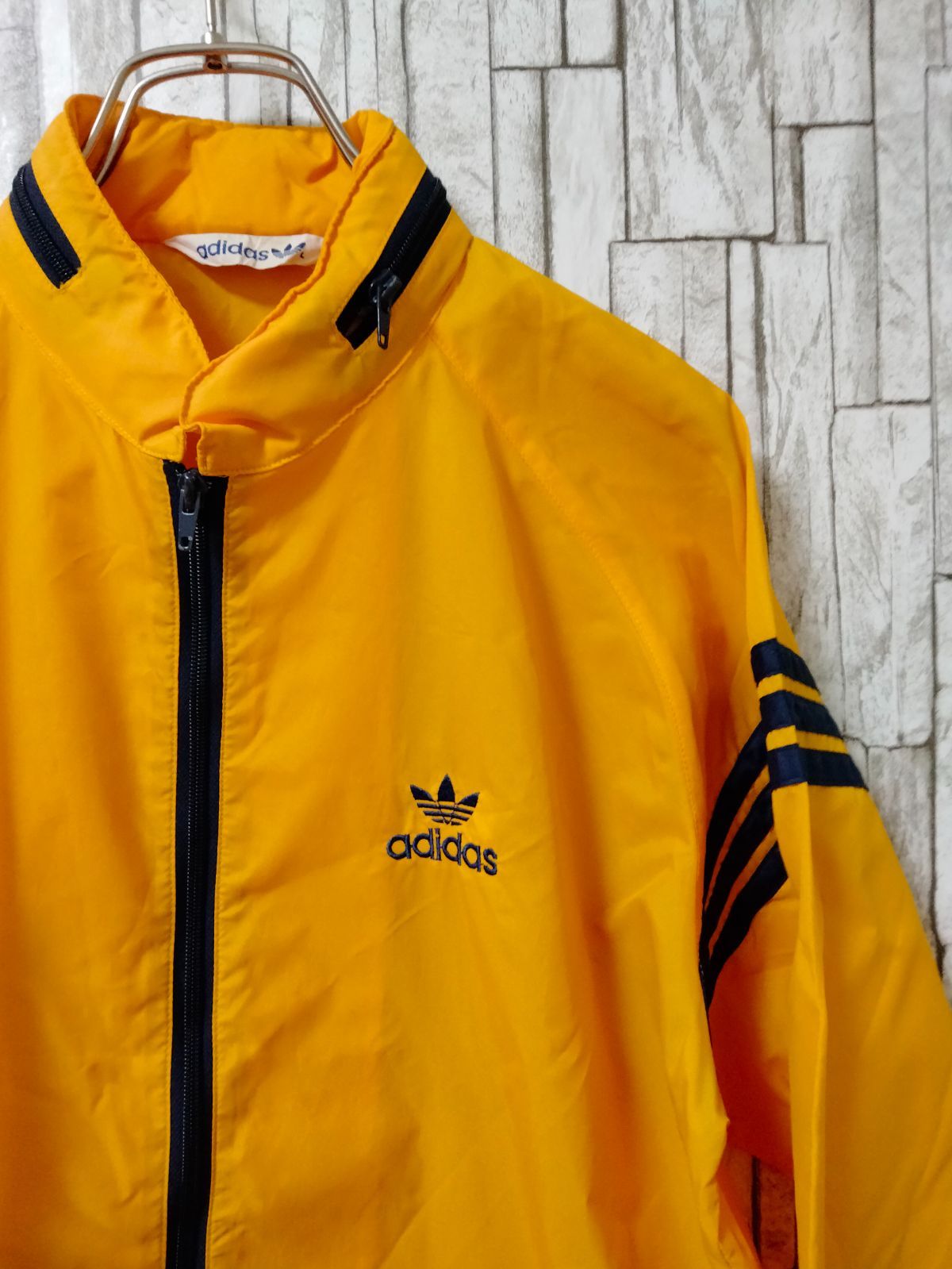 アディダス80s90sナイロンジャケットLトラック古着男子古着女子くすみカラー adidasナイロンジャケット グリーン 袖柄 80〜90年代 adidas