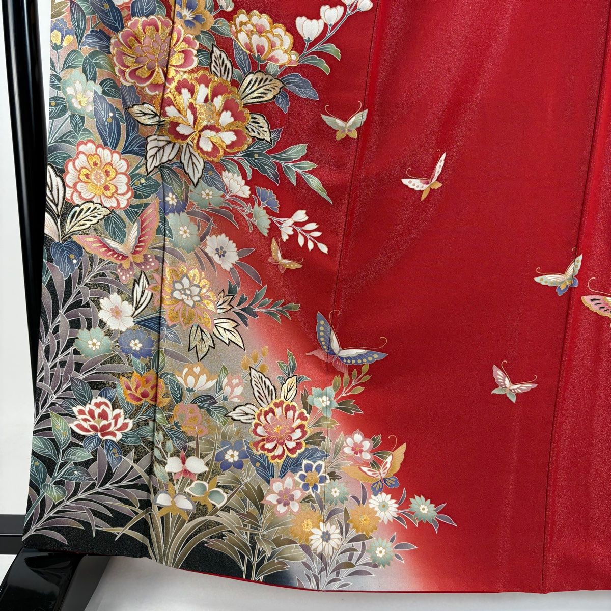 振袖 身丈162.5cm 裄丈64.5cm M 袷 草花 蝶 銀通し 金糸 赤 正絹