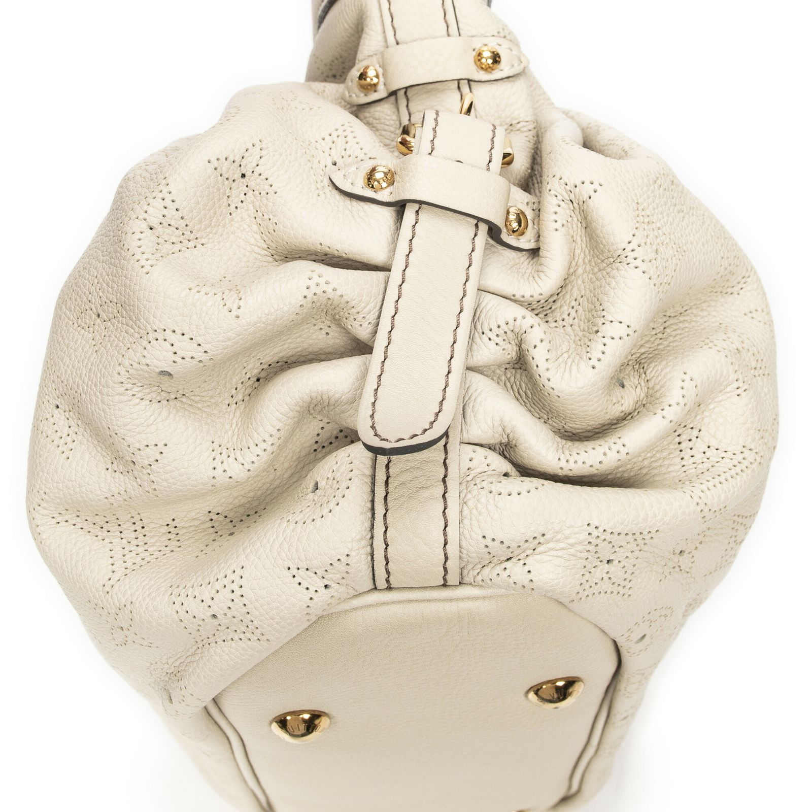 全国配信早速 送料無料！ LOUIS VUITTON ルイヴィトンXS ホーボーアイボリーマヒナレザーA