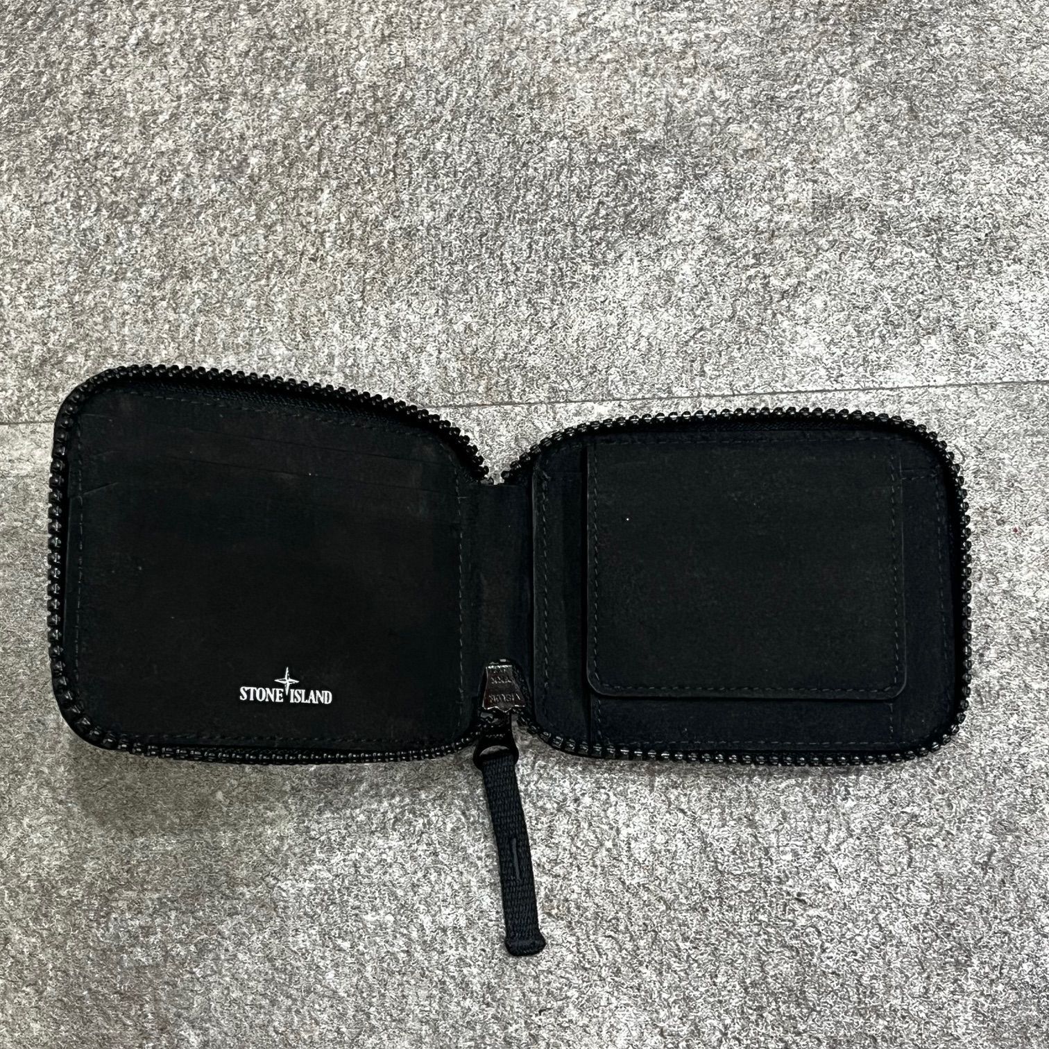 ストーンアイランド STONE  参考上代41800円 未使用品 STONE ISLAND RUBBER WALLET ラバー ジップ