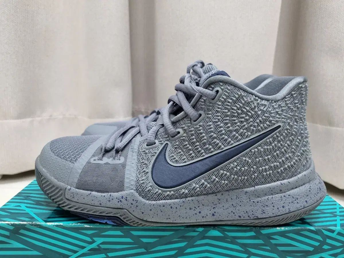 Nike カイリーモデル　バスケットボールシューズ　29cm NIKE - NIKEバスケットシューズ バッシュ カイリー フラップ