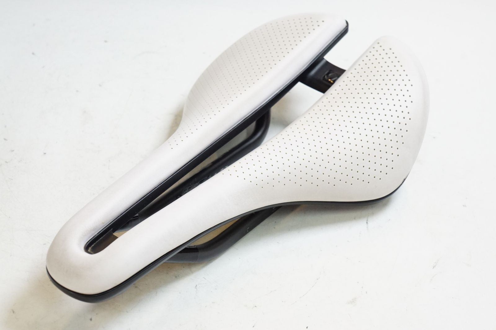 BONTRAGER 「ボントレガー」 AEOLUS PRO サドル / バイチャリ熊谷店