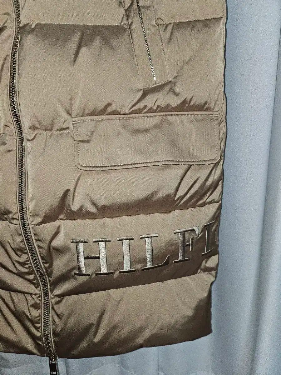 状態良し Tommy Hilfiger トミーヒルフィガー ダウン ベスト S