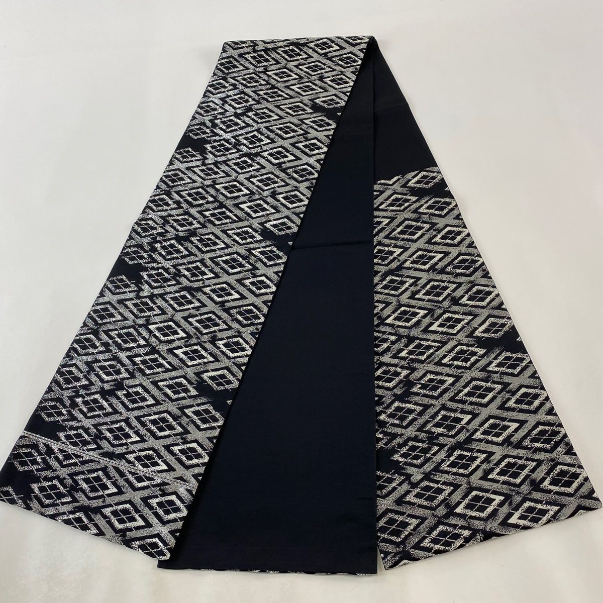 袋帯 美品 秀品 落款 本袋 菱 幾何学模様 銀糸 黒 六通 正絹