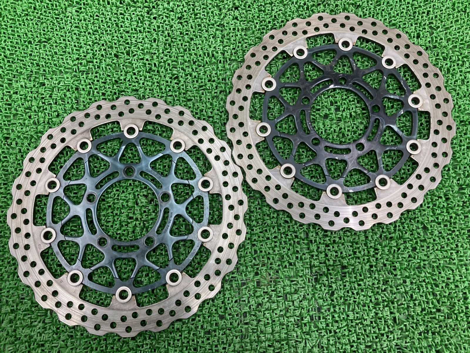 みほん サンスター製ZX-14R フロントブレーキディスク 左右 社外 中古 バイク