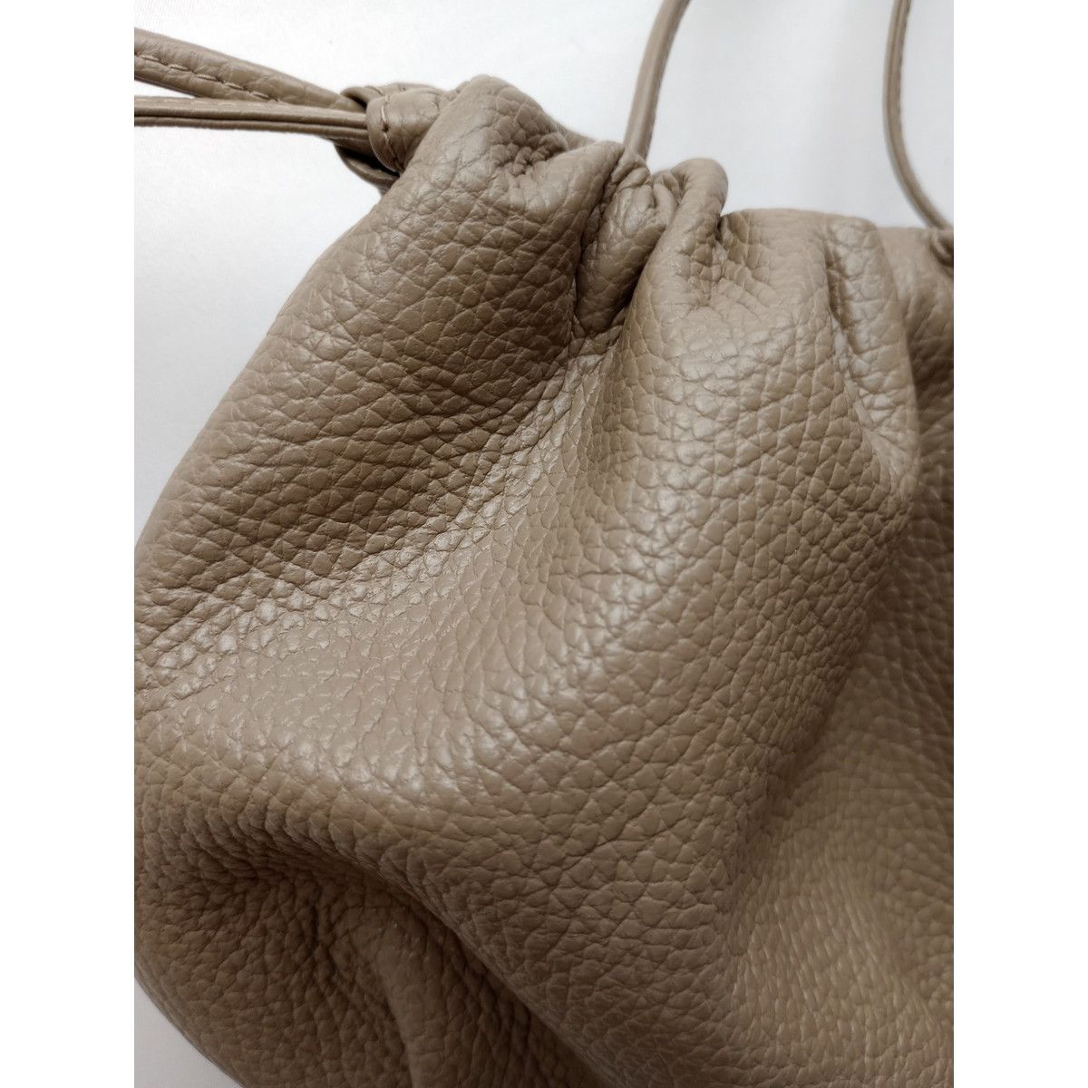 定価31350円 AyakoBag アヤコバッグ Leather KINCHAKU/CRETA レザー 巾着 ショルダー クラッチ ベージュ(121K+5090)24A  - メルカリ