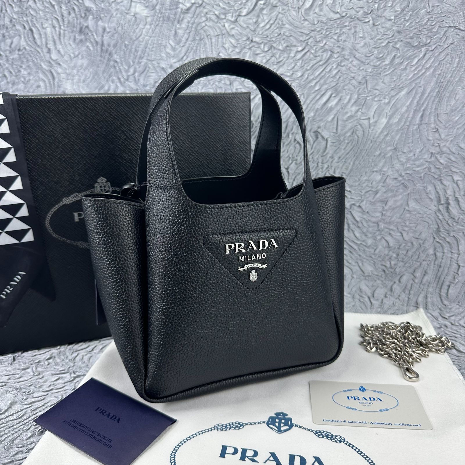 美品断捨離】PRADA レザー トートバッグ