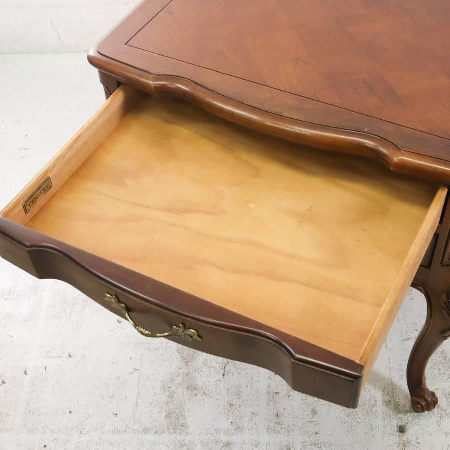 サイドテーブル