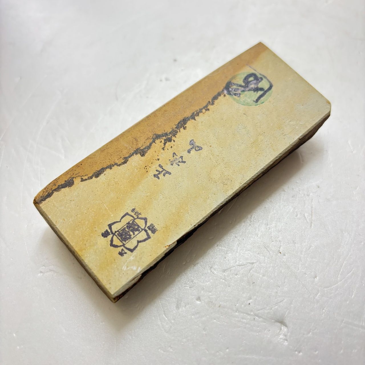 天然砥石 正本山 仕上げ砥石 台付き 箱付き Amazon.co.jp: 亀印 天然