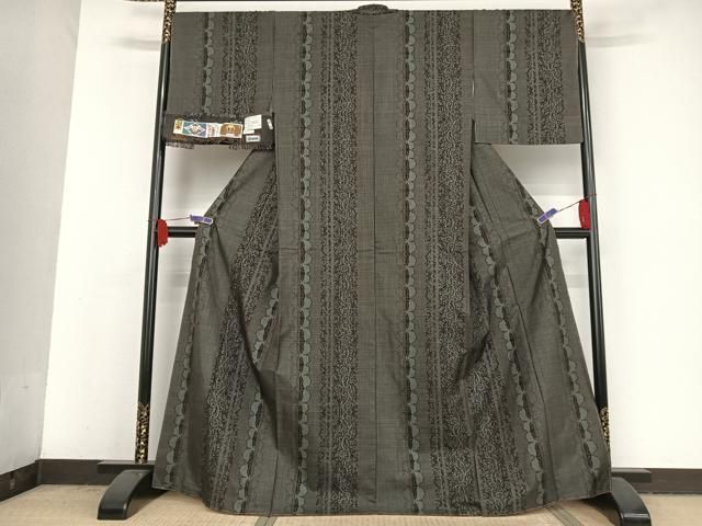 平和屋着物○本場大島紬 純泥染 手織 9マルキ 蝶唐草間道 証紙付き