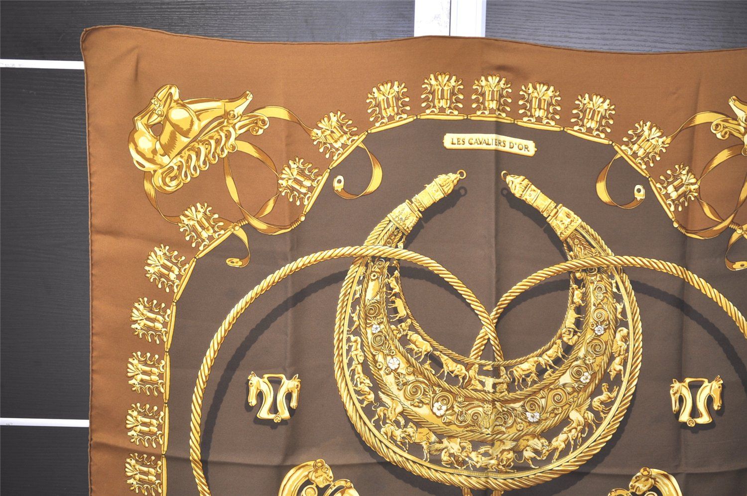 HERMÈS　エルメス　カレ90　黄金の騎士 HERMES(エルメス) 黄金の騎士 LES CAVALIERS D'ORカレ90 バー