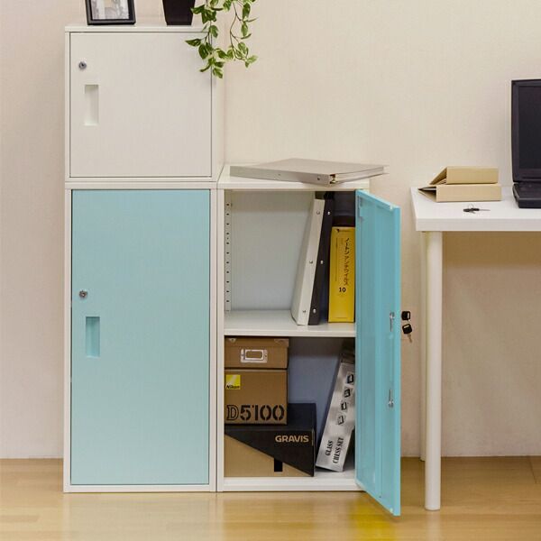 鍵付きロッカー 収納ラック