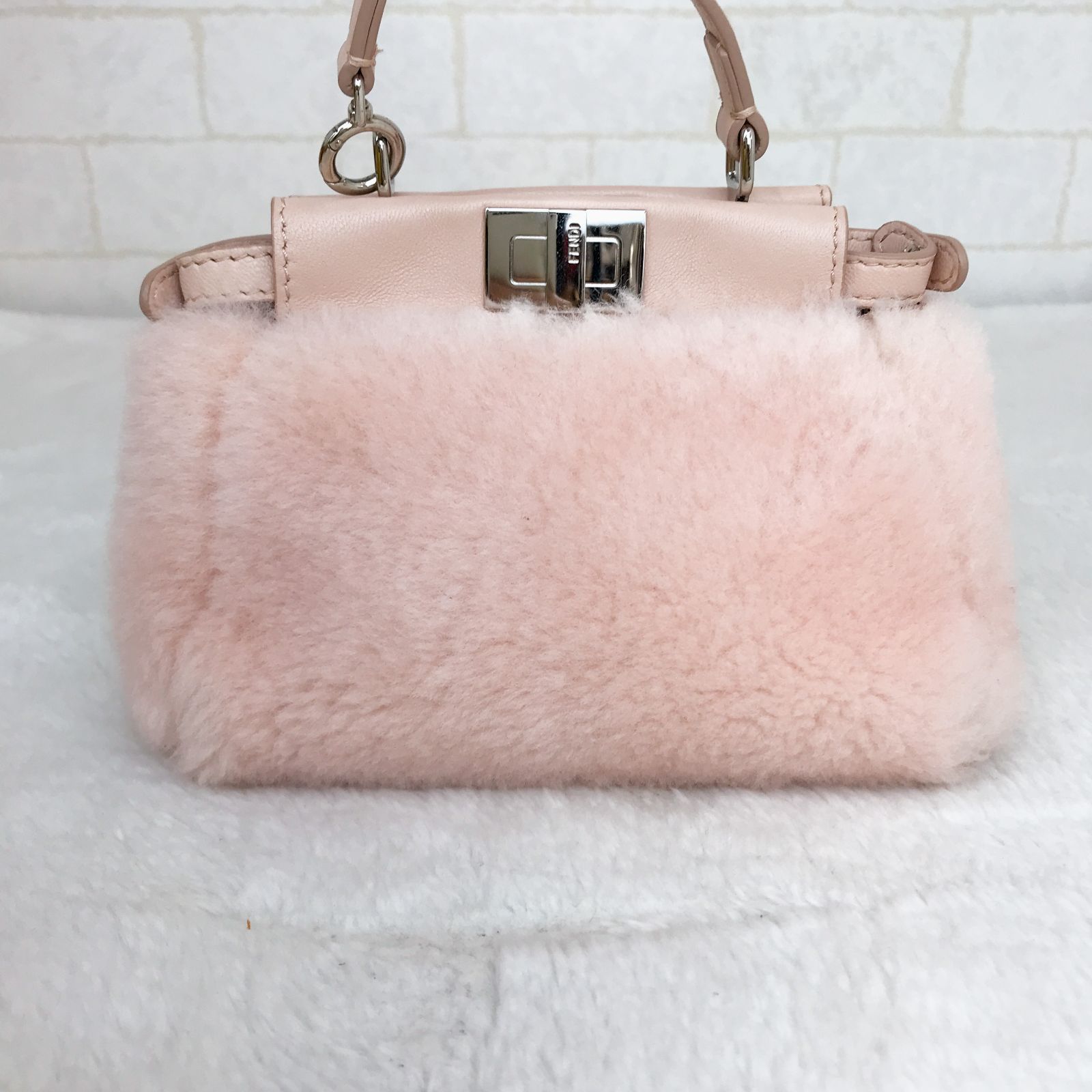 フェンディ FENDI マイクロピーカブー ミニショルダーバッグ ピンク