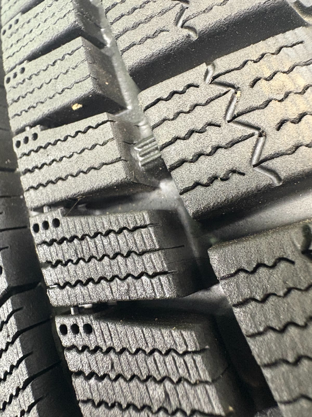 冬タイヤ スタッドレス