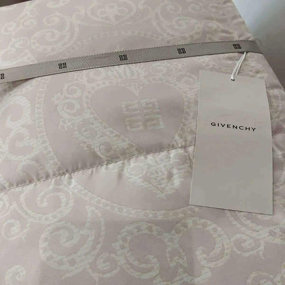 〇 GIVENCHY 洗える羽毛肌掛ふとん ダウン50％ フェザー50％ 2枚セット