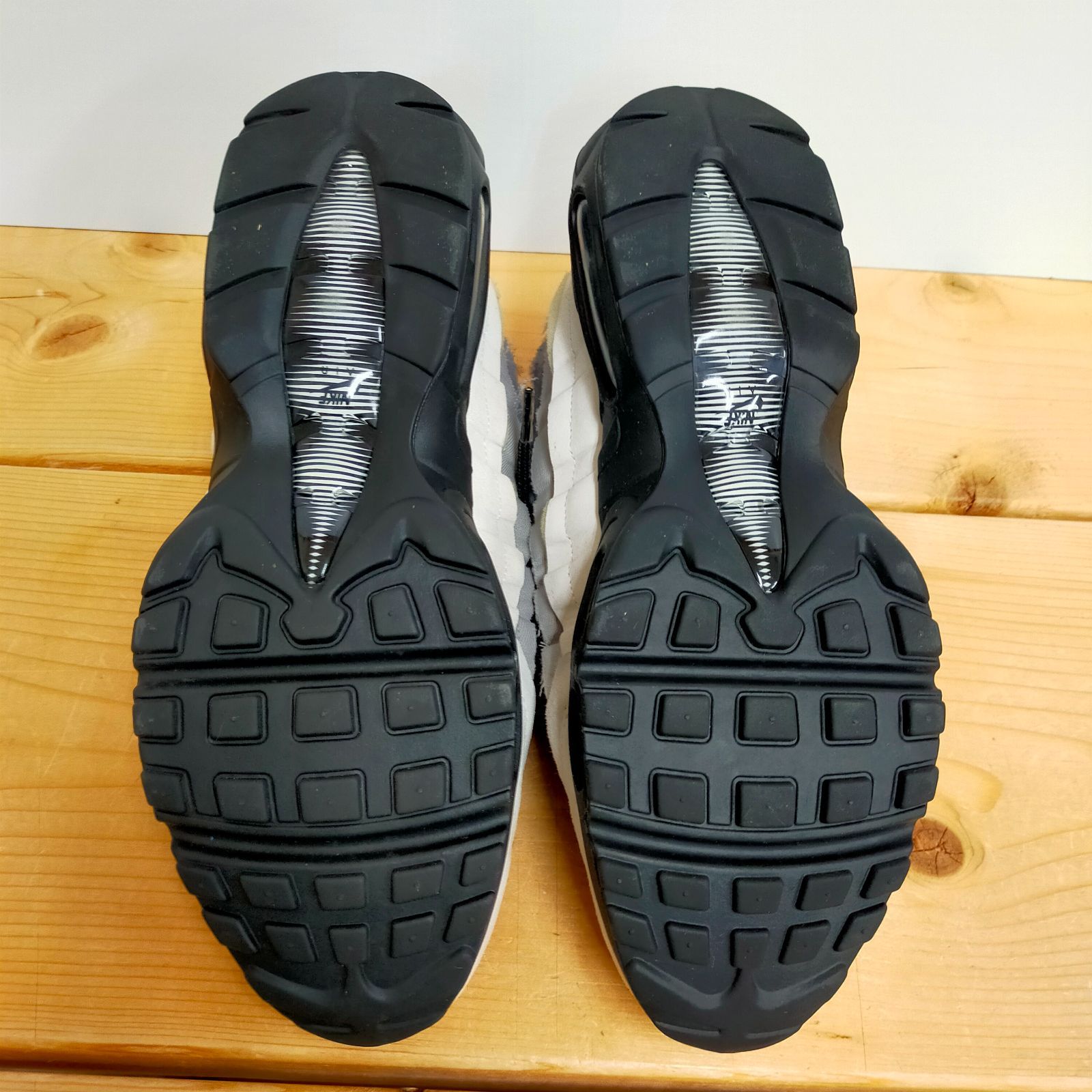 77.COMME des GARÇONS × Nike Air Max 95 