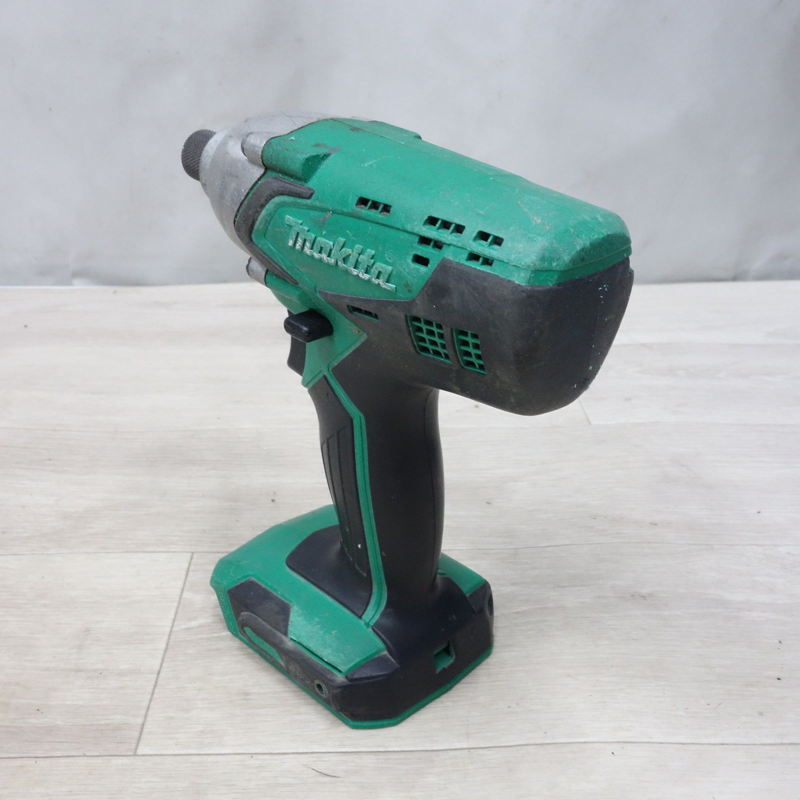 ☆新品即決！マキタ 14.4V 充電式インパクトドライバ TD134DX2W