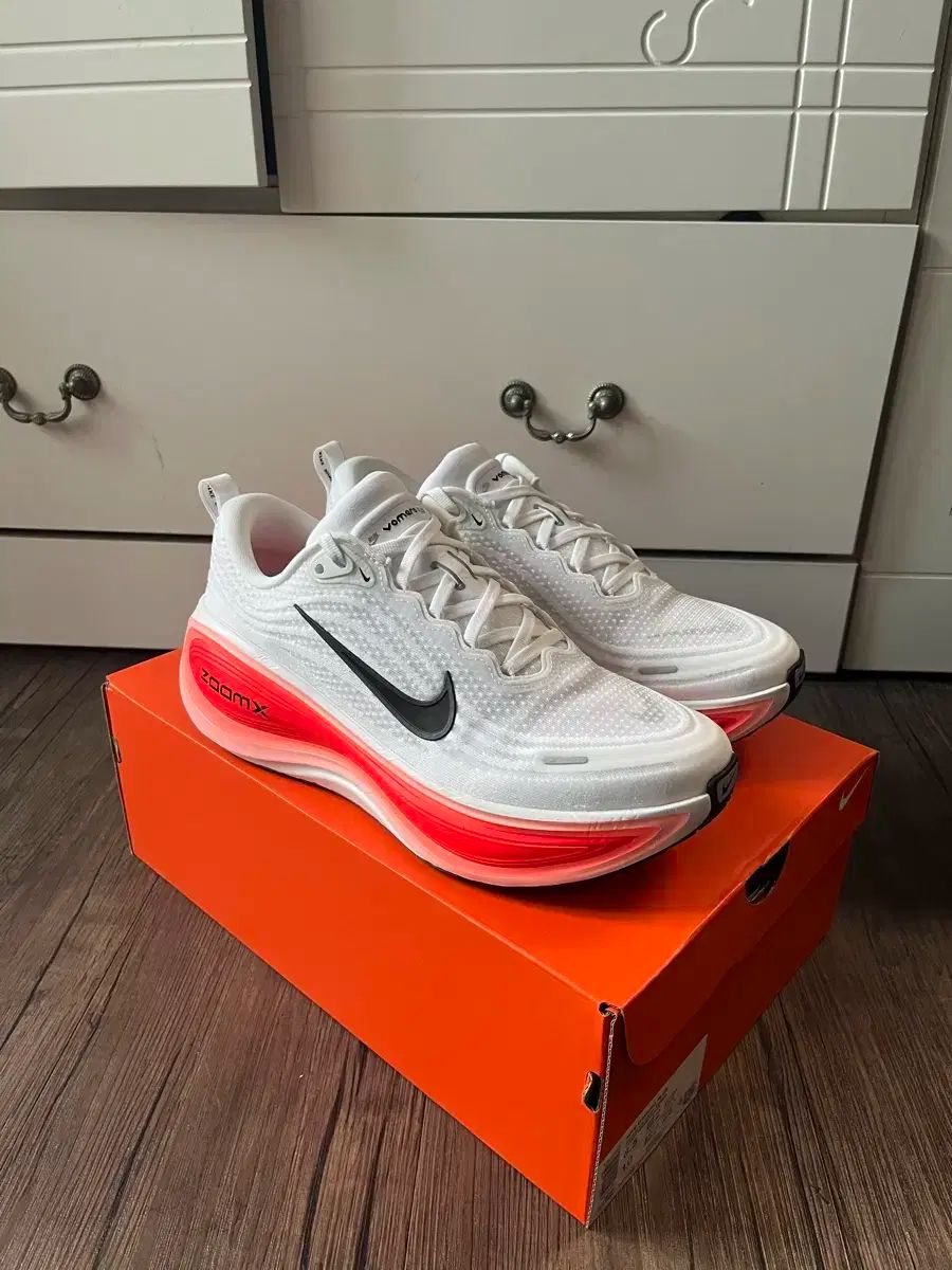 NIKE ナイキ ボメロ プラス 265