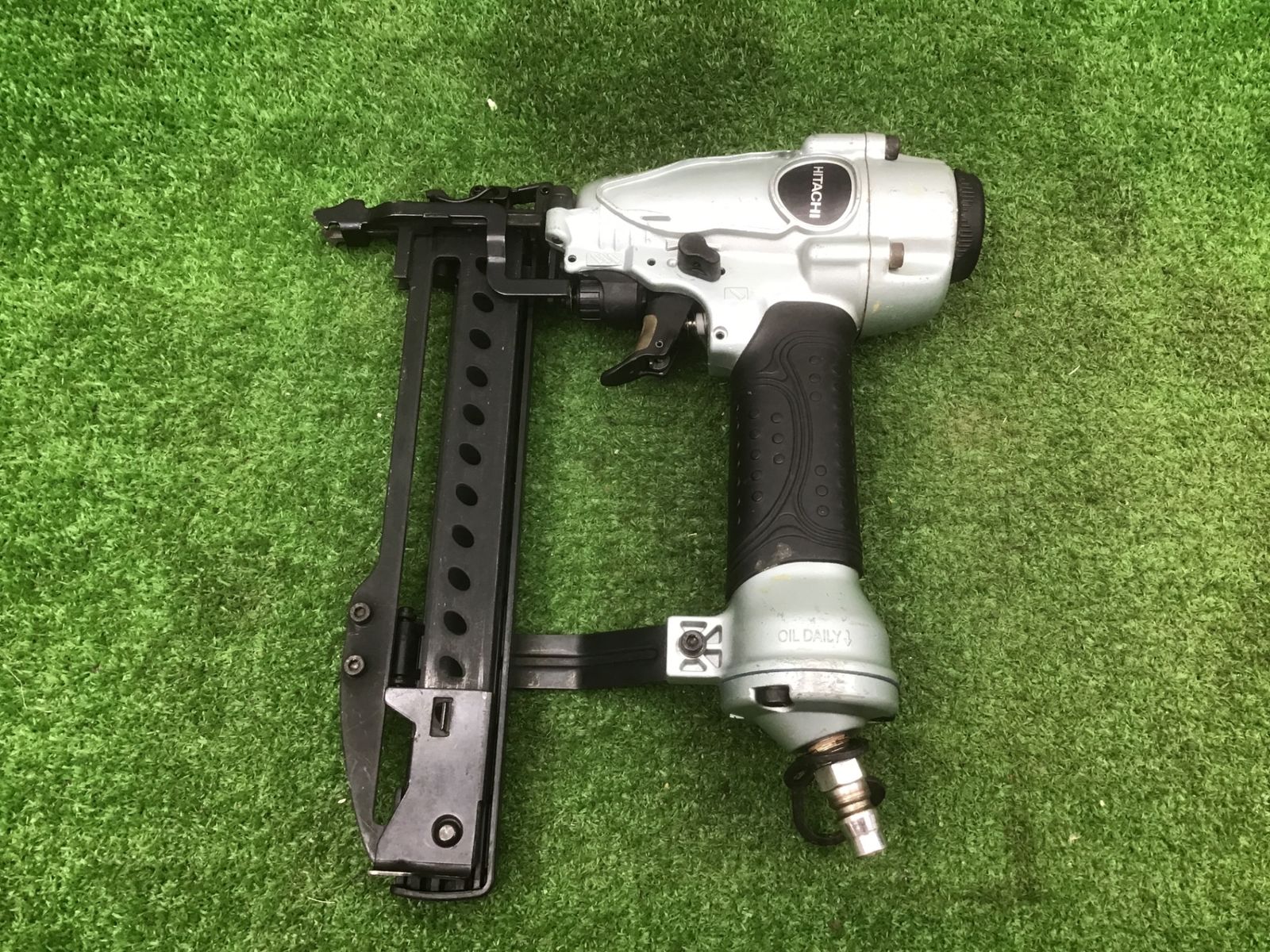 送料無料 動作品 △日立 HITACHI 常圧フロアタッカー N3804AB3 S △アクトツール富山店△Ｃ