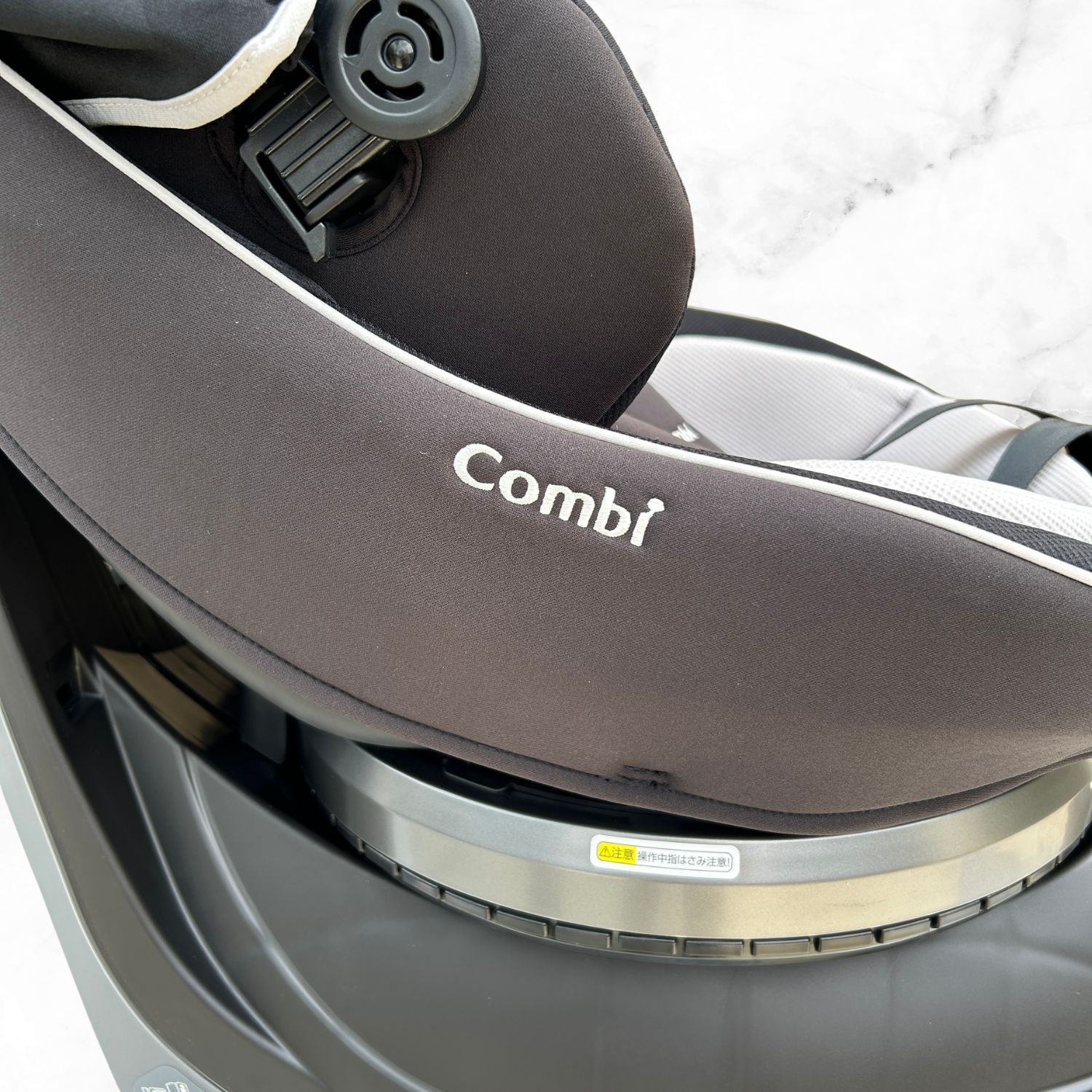 Combi コンビ