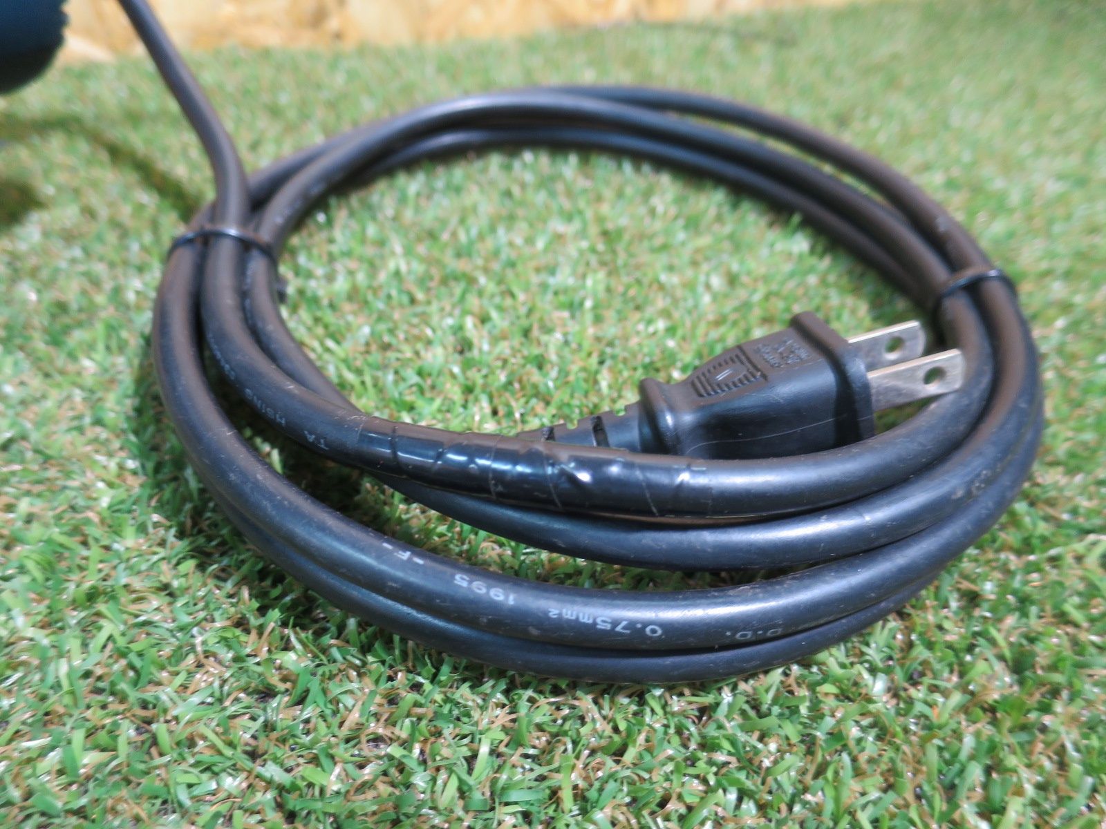 100V