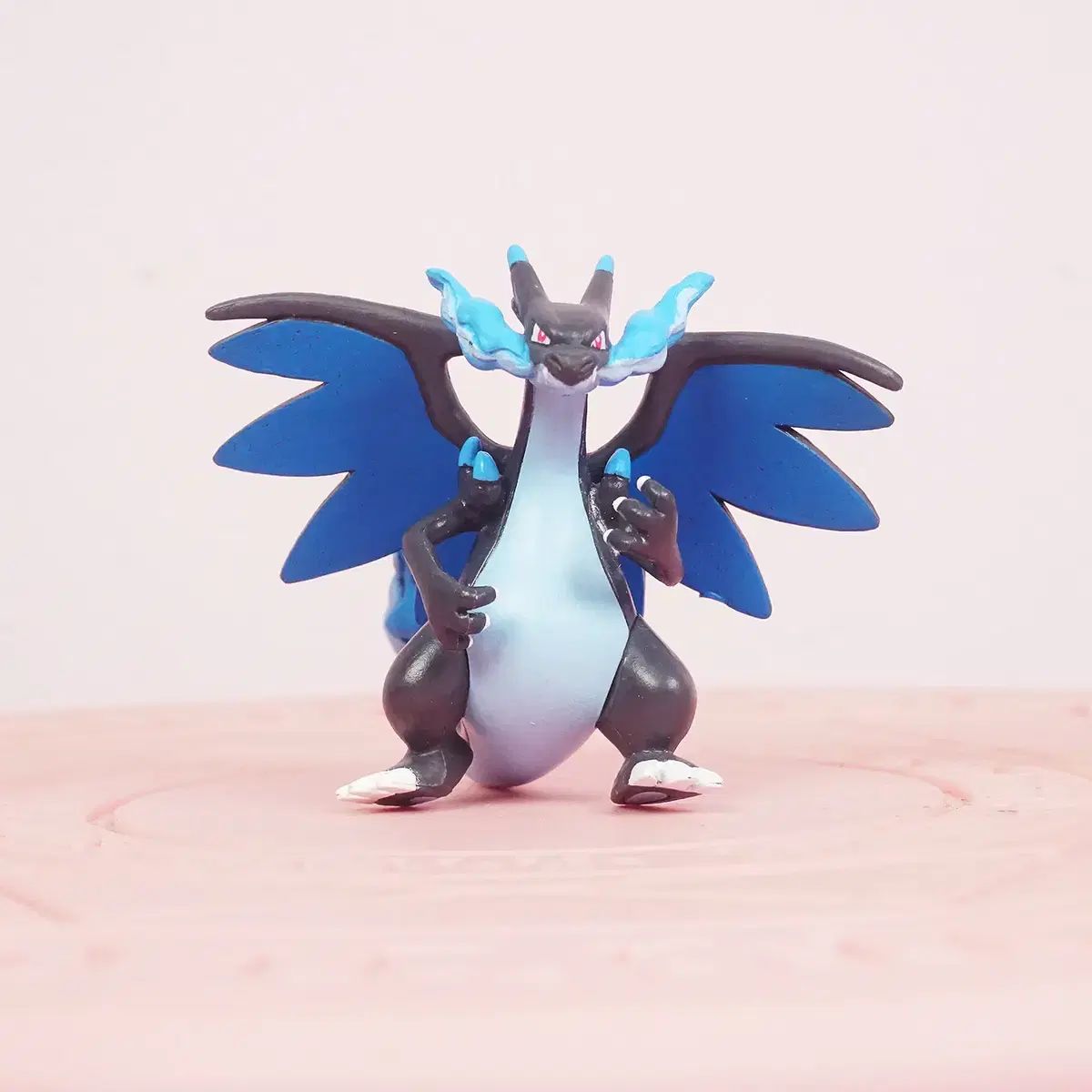 ギガンティックシリーズNEO リザードン フィギュア ミュウツー