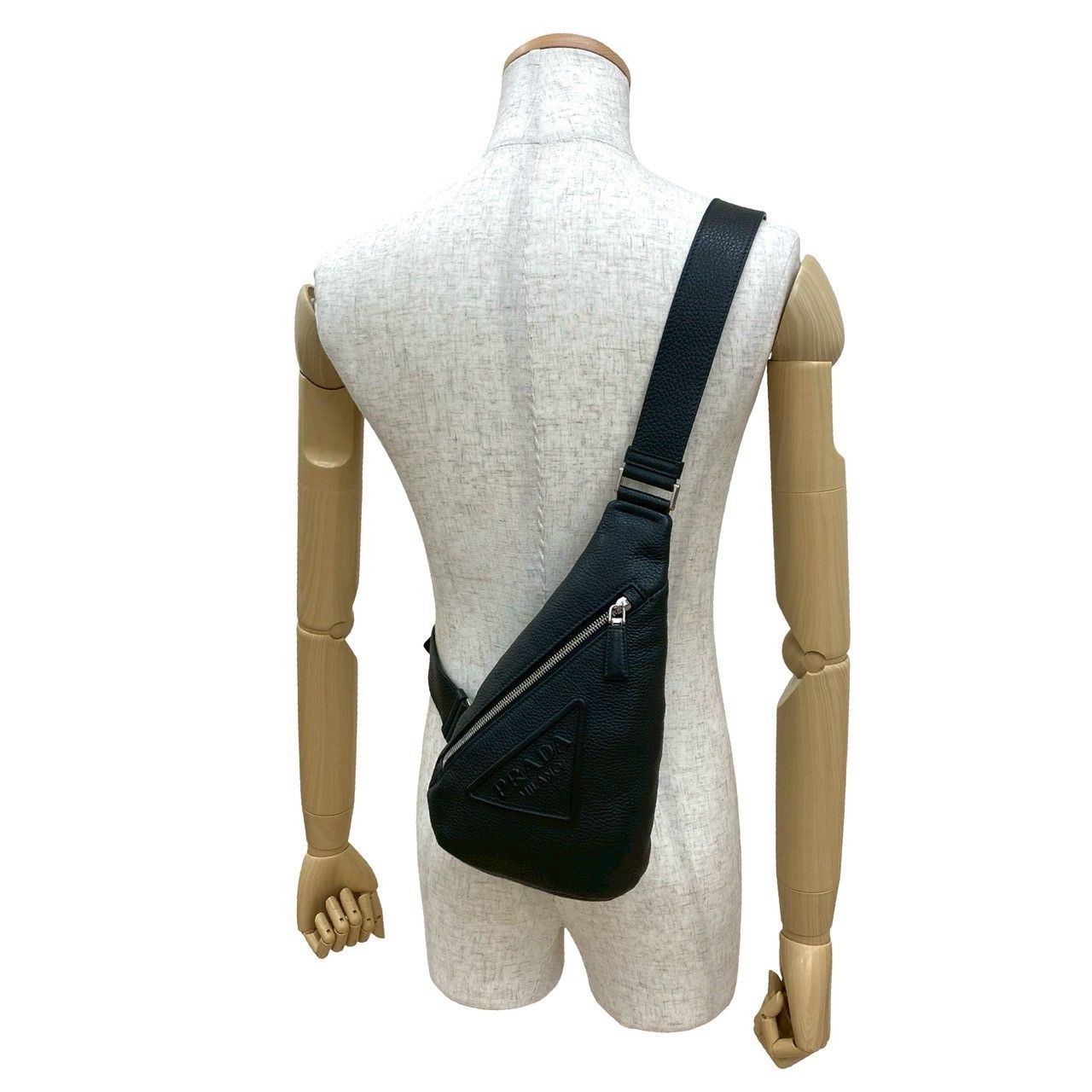 極 美品 PRADA プラダ 三角ロゴ エンボス ヴィッテロダイノ レザー 本