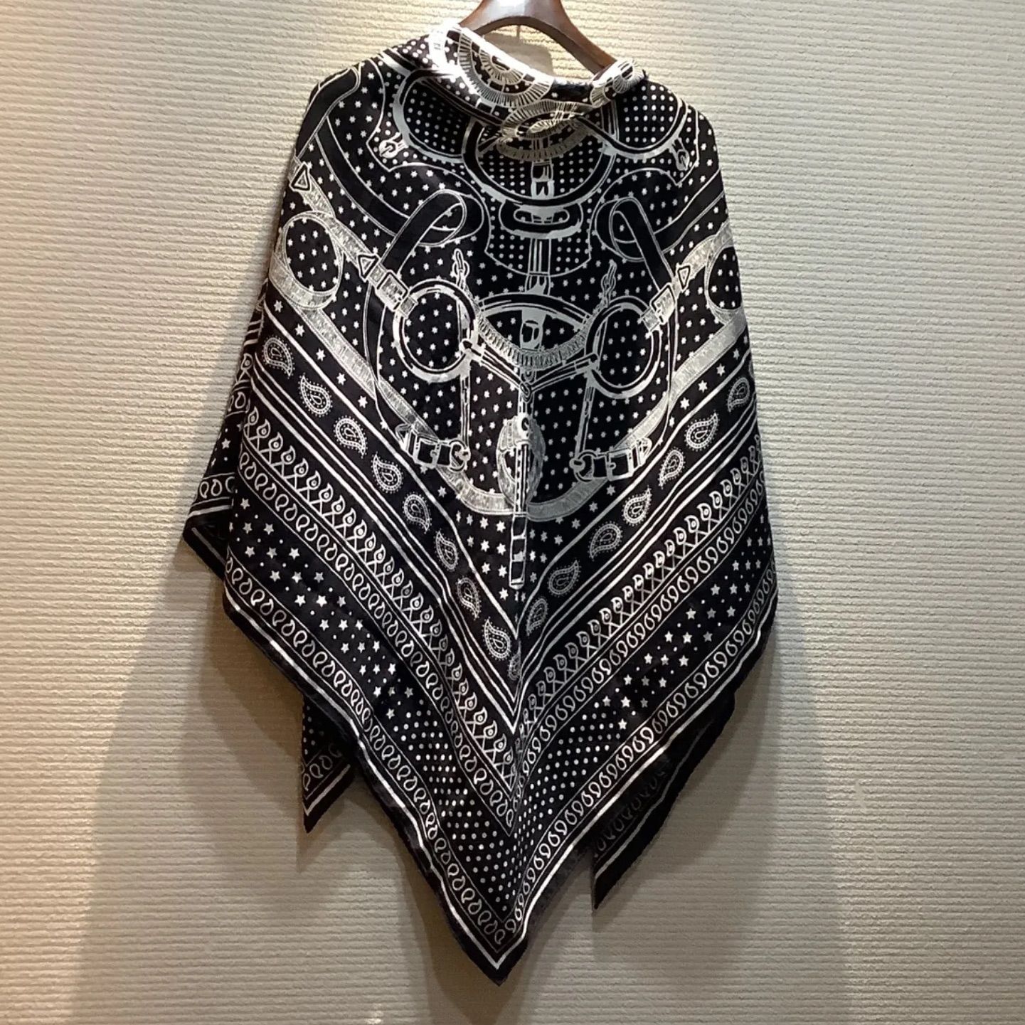 エルメス HERMES カシシル カレ140 カレジェアン エプロンドール エルメス HERMES カシシル カレ140 カレジェアン エプロンドール