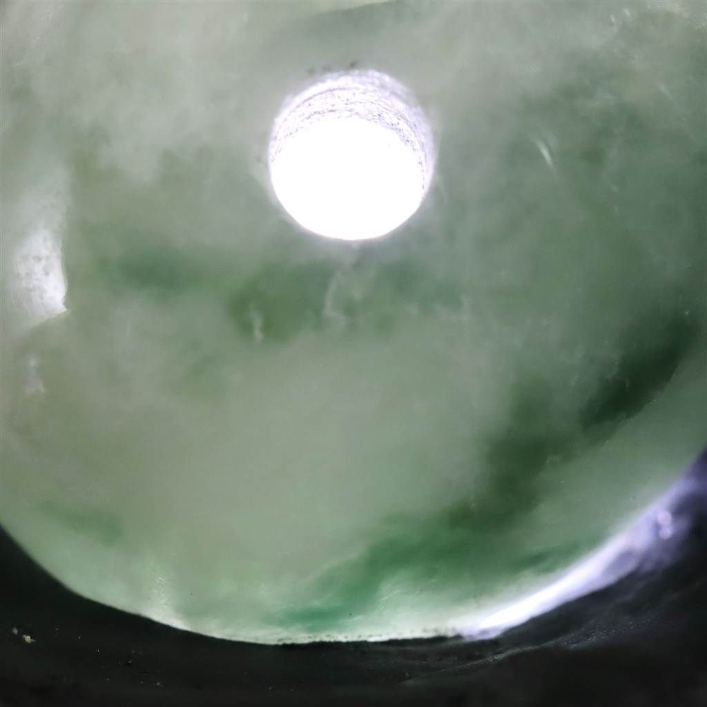 翡翠　勾玉 楽天市場】糸魚川翡翠勾玉 M10082 雪風 作 26.8mm*15.5mm*8mm