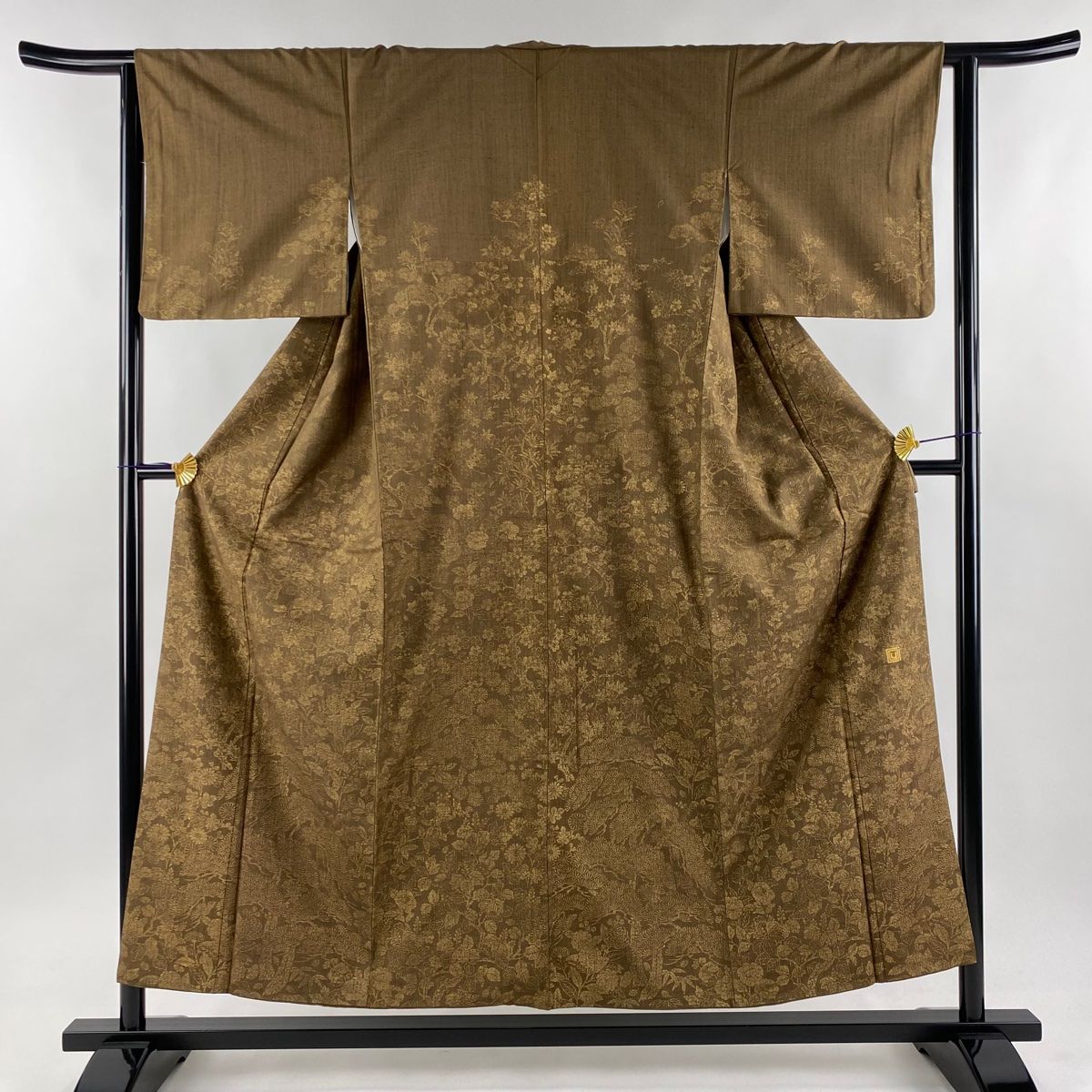 付下げ 身丈153.5cm 裄丈63cm S 袷 紬地 落款 草花 金彩 茶色 正絹 名品