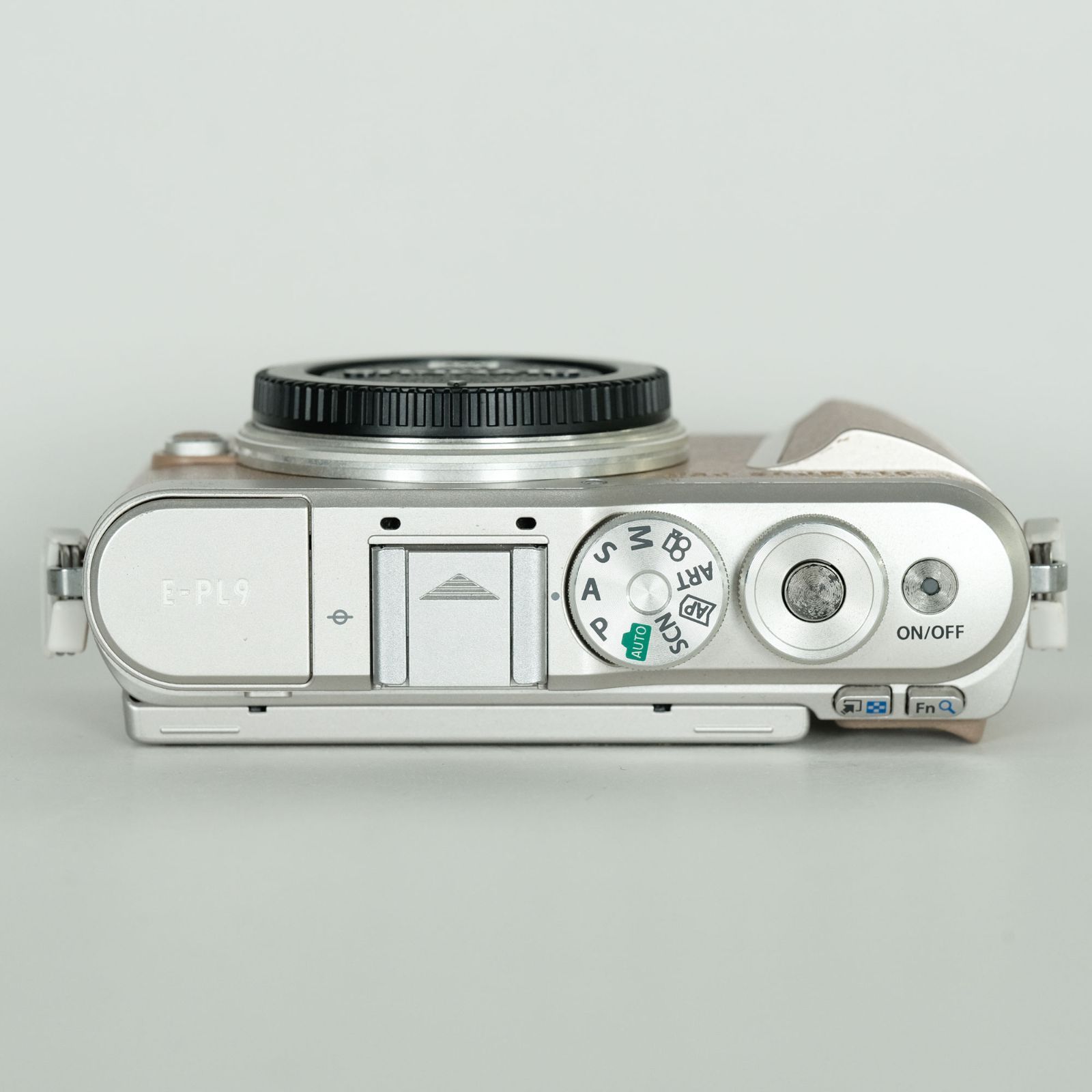 OLYMPUS PEN E-PL9 ブラウンボディー　シャッター数6730回！ 並品｜シャッター数6,730回] OLYMPUS PEN E-PL9 [ボディ