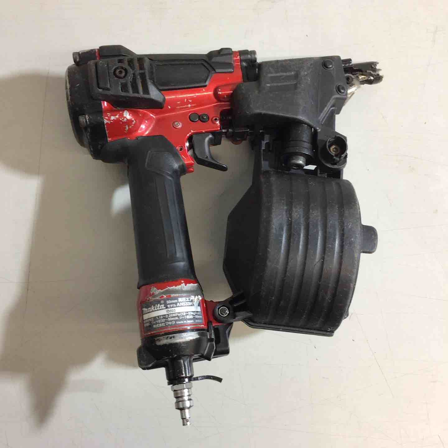 高圧エア釘打ち機