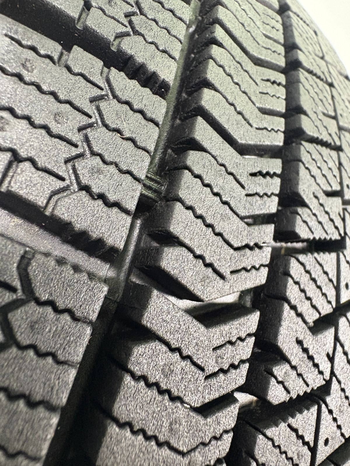 冬タイヤ スタッドレス
