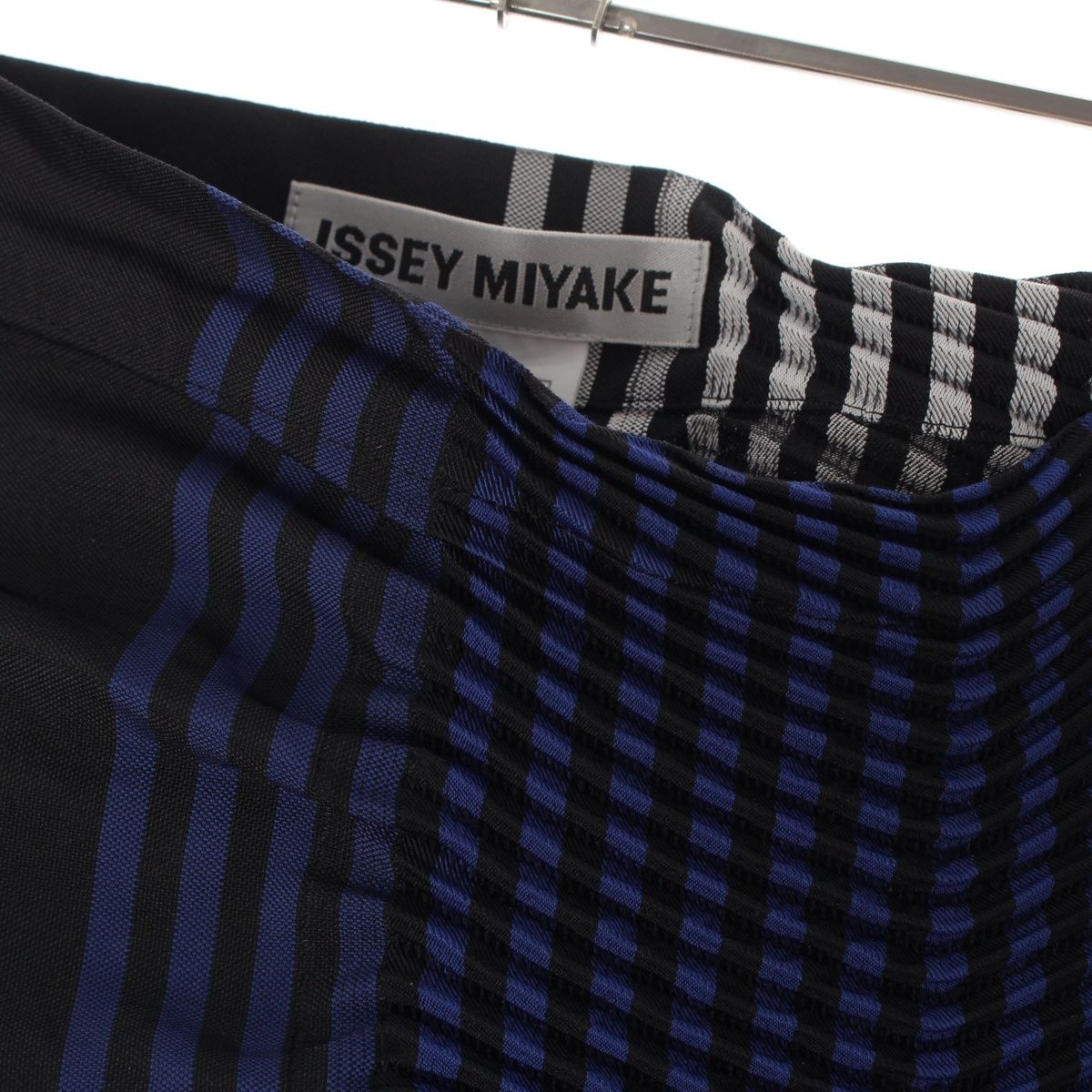イッセイミヤケ 18AW ナイロン混 スチーム ストレッチ 変形 スカート IM83FG019 ブルー系 2 SIROKUMA-CORPORATION_COM