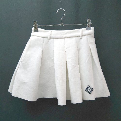 美品V12ゴルフレディースプリーツスカートホワイトLサイズ　ヴィトゥエルブ サイズ：0 V12 ヴィトゥエルヴ 2023年モデル インナー付き プリーツ