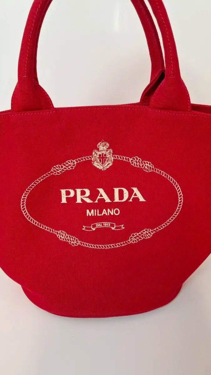 PRADA 有馬 かな レッド バケットバッグ DECORATOM_COM_BR