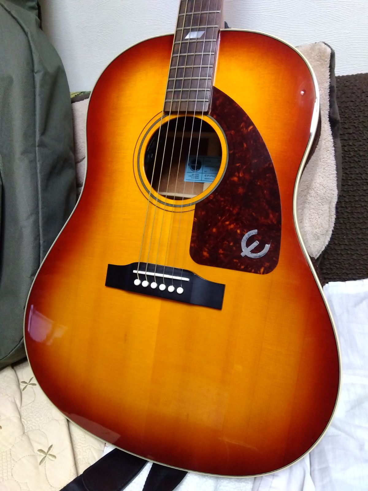 Epiphone TEXAN FT-79 TOP単板、バック単板ポール