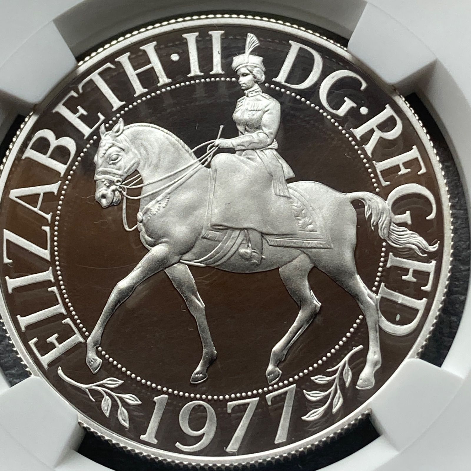 大きな割引 1977年 イギリス 女王即位25周年記念銀貨 シルバー