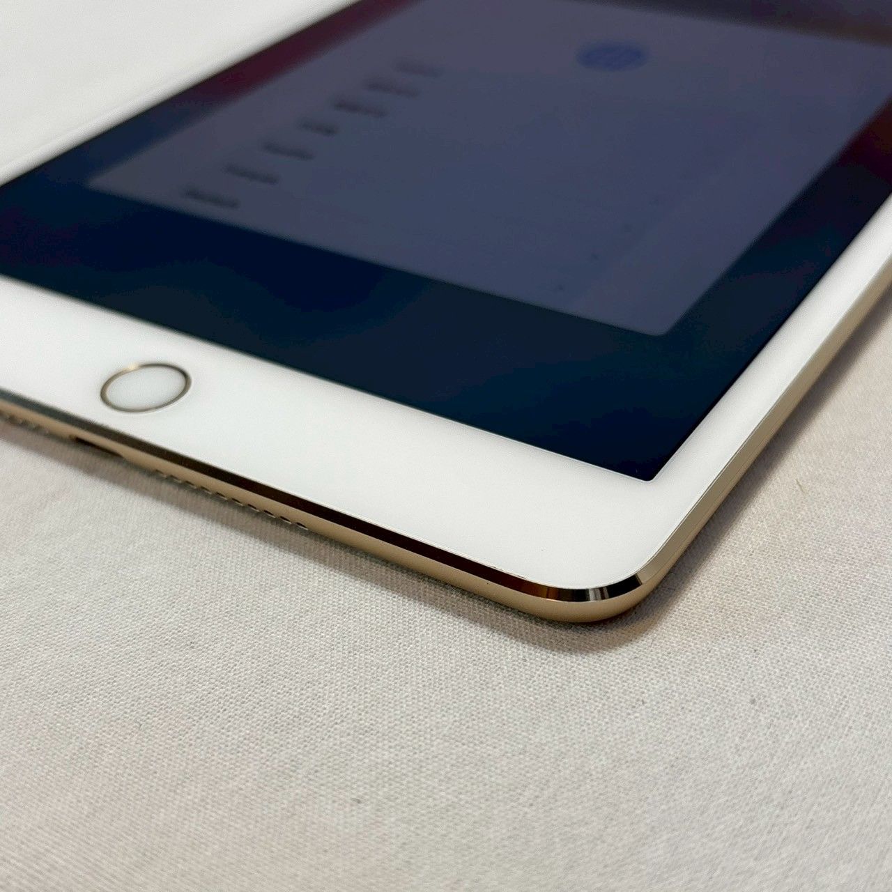iPad|mini|4|32GB|ゴールド|SIMロックあり|au|バッテリー良好|No.1281