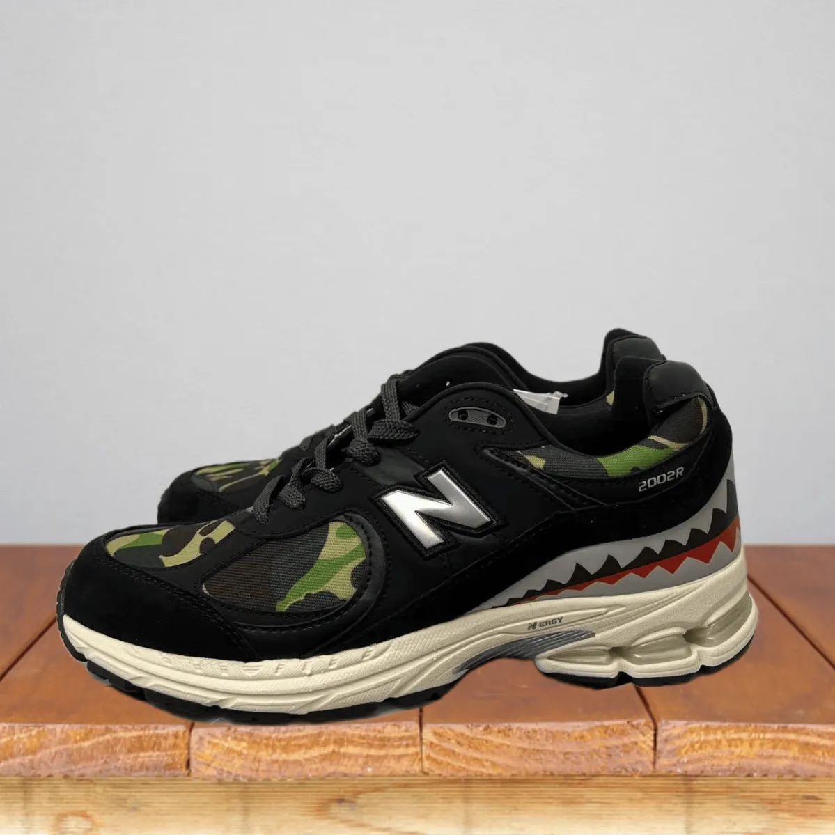 ニューバランス A BATHING APE x New Balance NB 2002R スニーカー - メルカリ