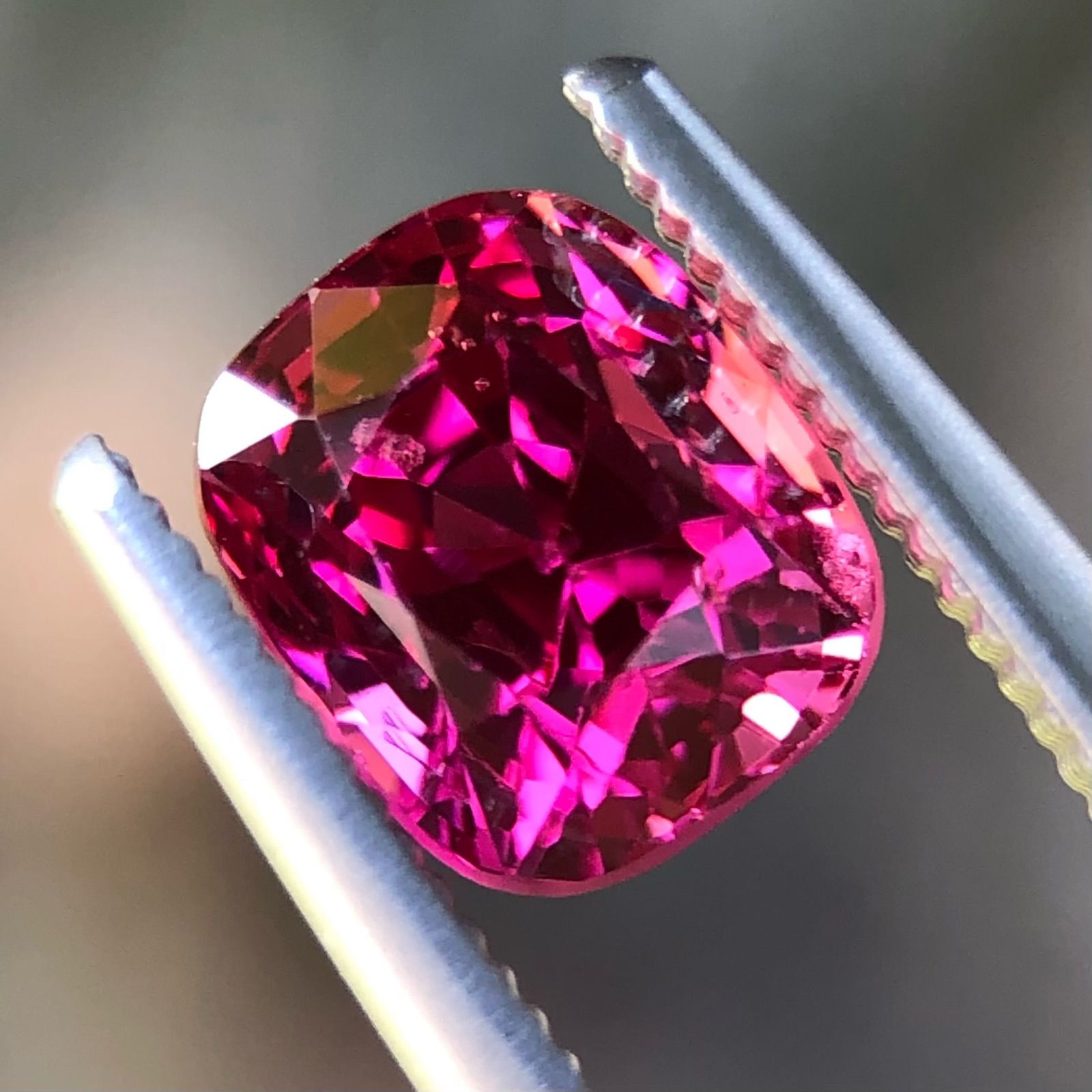 [高品質・希少]天然非加熱 ミャンマー産 スピネル ルース 1.54ct 美濃色 1点物 産地証明鑑別書付き - メルカリ