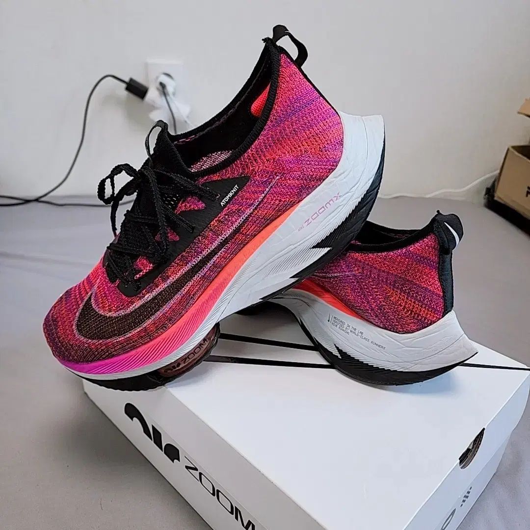 NIKE