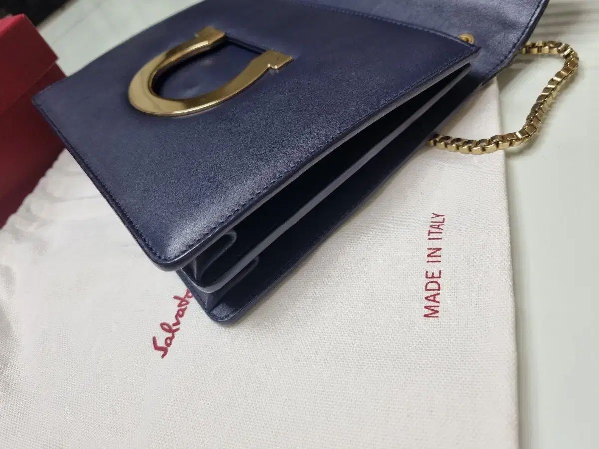 クロスチェーンバッグ