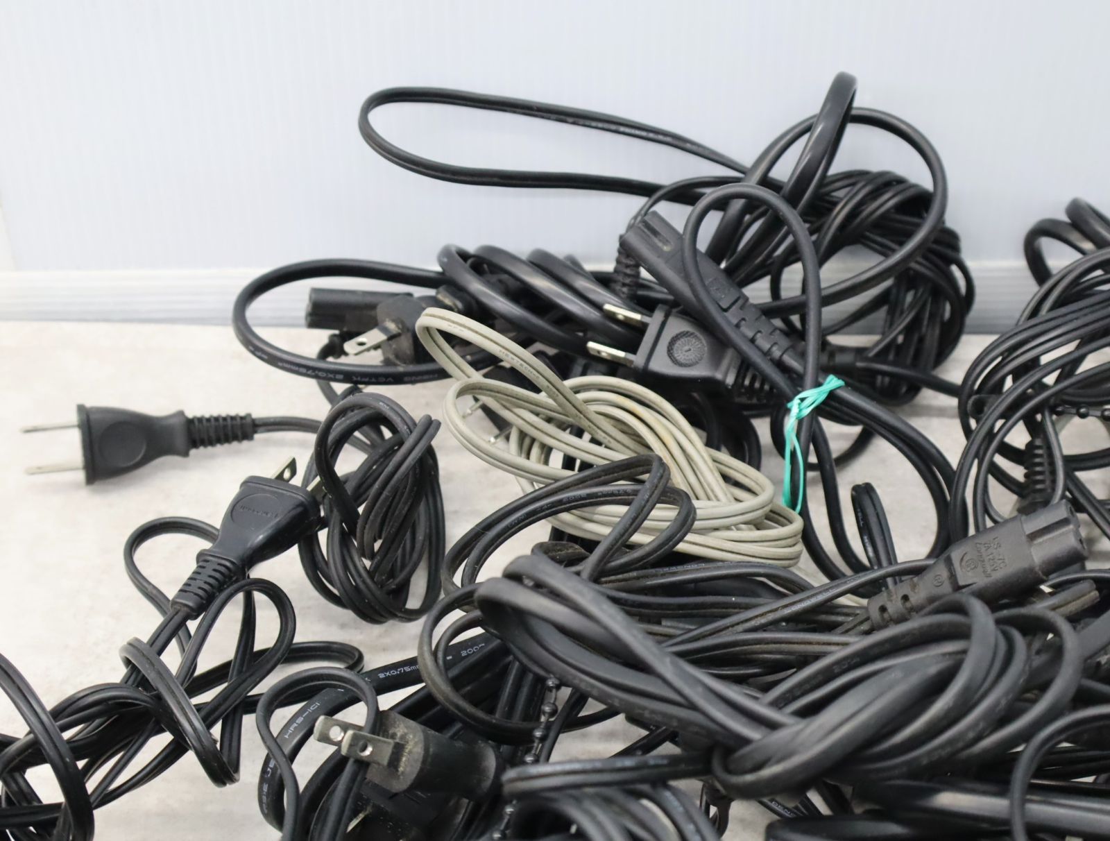 ◇ ｜50本まとめ AC 電源ケーブル 8の字コード｜ ｜メガネ型 電源