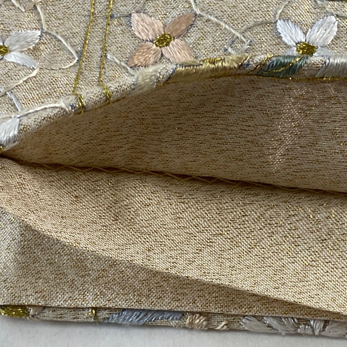 刺繍 ベージュ
