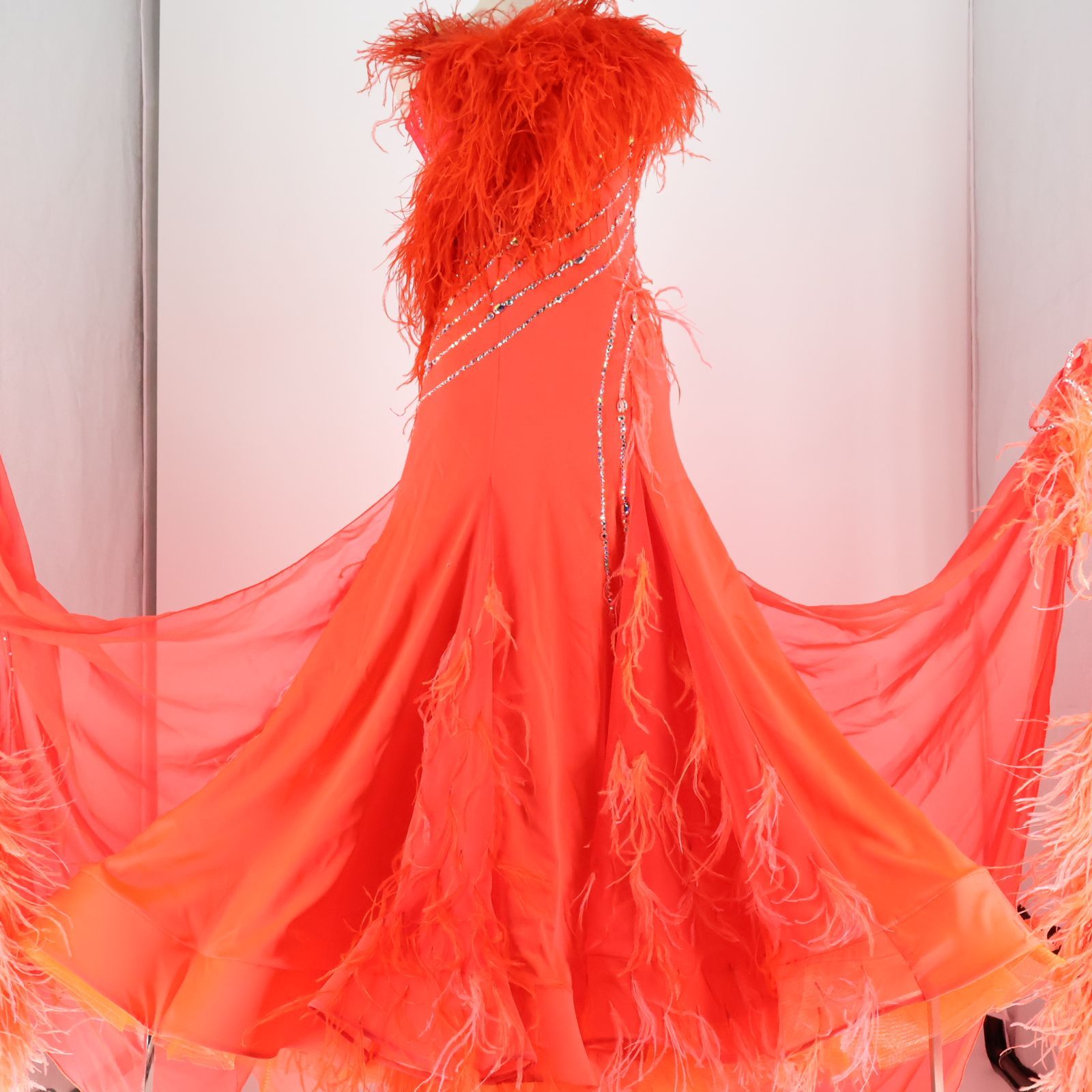 【社交ダンス衣装】朱色×豪華フリルファー ワンピース ドレス フロート レース 社交ダンス衣装】朱色×豪華フリルファー ワンピース ドレス フロート