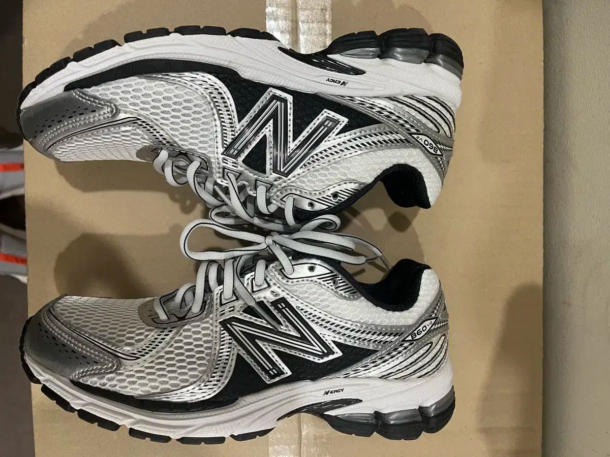 New Balance ニューバランス 860v2 ランニングシューズ 白
