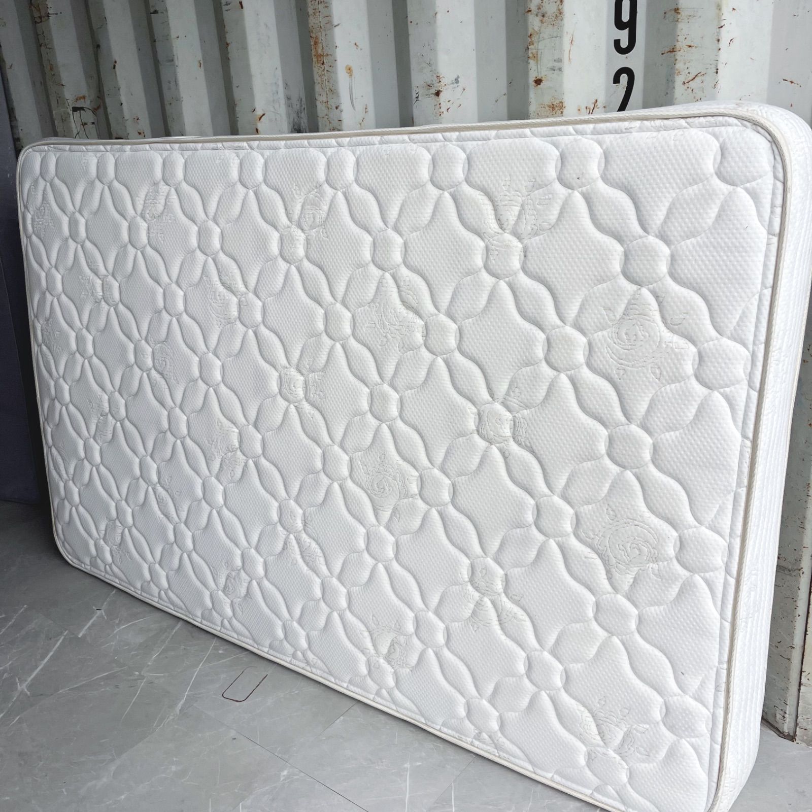 ゴールデンバリュー セミダブルマットレス