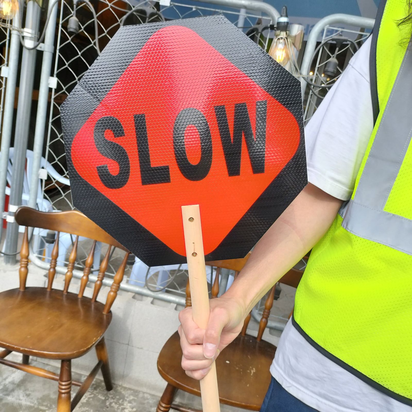 USA TRAFFIC HAND SIGN/STOP SLOW/ハンドサイン　ブリキ看板　ガレージ　カーショー　イベント　ディスプレイ